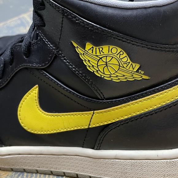 Nike Air Jordan 1 Mid Yellow 554724-070 10.5 Black - Picture 10 of 10